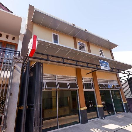 Hotel Super Oyo 1506 Shabrina 2 Syariah Solo Esterno foto