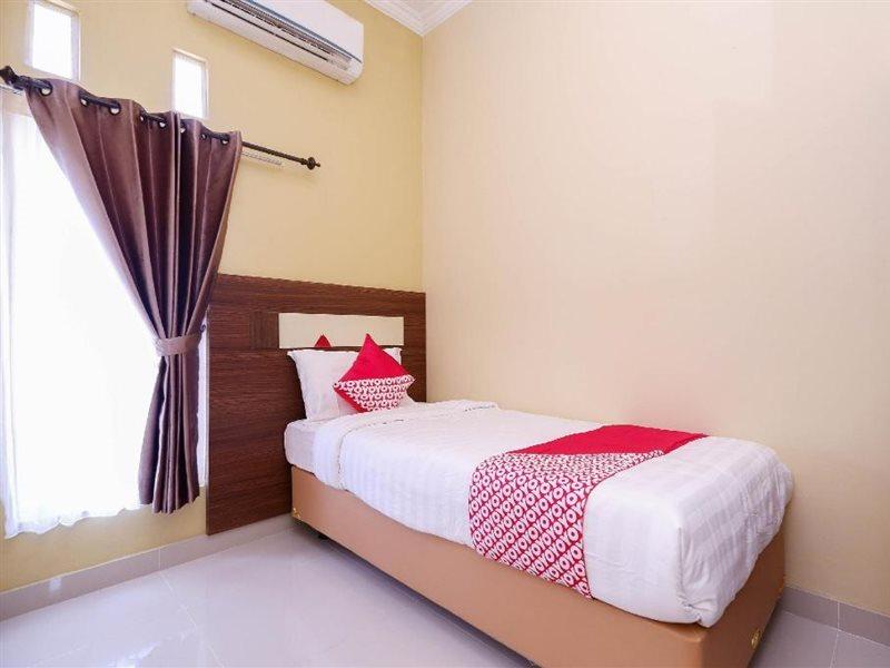 Hotel Super Oyo 1506 Shabrina 2 Syariah Solo Esterno foto
