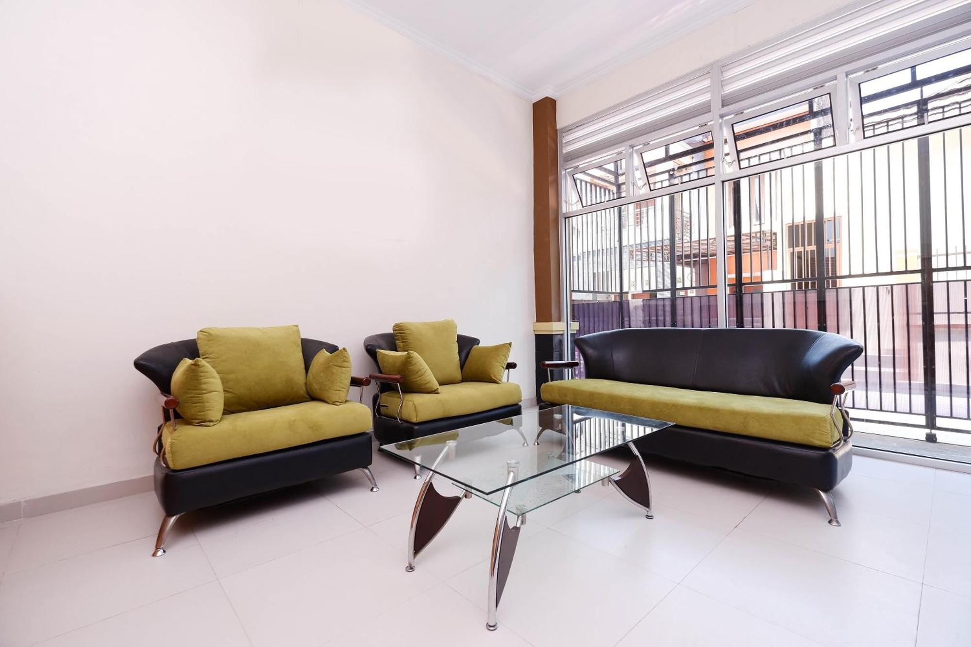 Hotel Super Oyo 1506 Shabrina 2 Syariah Solo Esterno foto